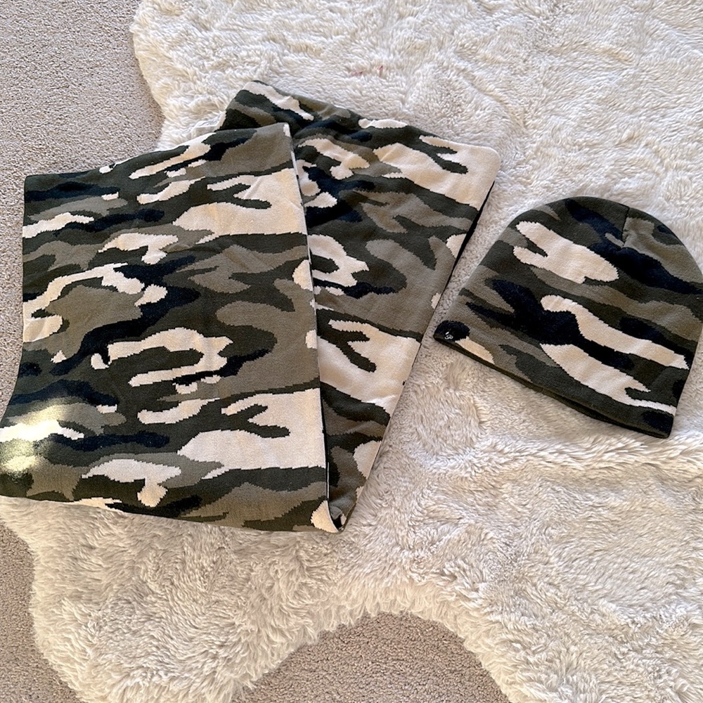 Plush Apparel scarf/hat set